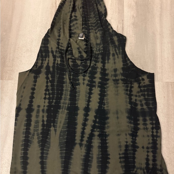torrid Tops - Torrid Green Sleeveless Tank Top with Tie-Dye Pattern